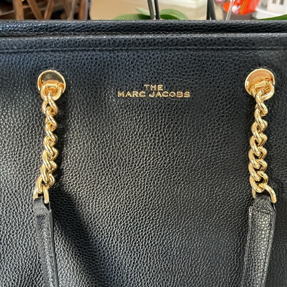 🔥🔥MARC JACOBS GOLD CHAIN TOTE (Like New) Paid $425🔥🔥 - Picture 16 of 16